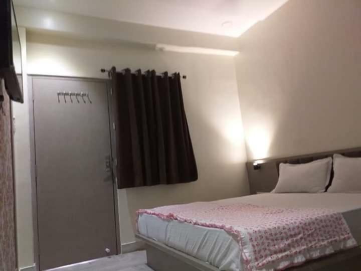 Hotel Diamond Castle Pali  Екстер'єр фото