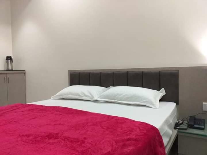 Hotel Diamond Castle Pali  Екстер'єр фото